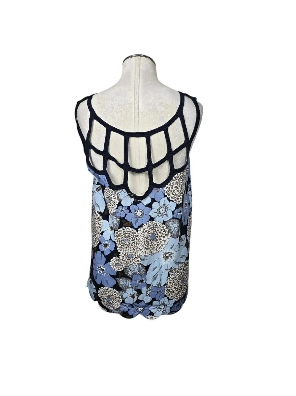 NWT Entro Lattice Floral Blue White Scalloped Top M